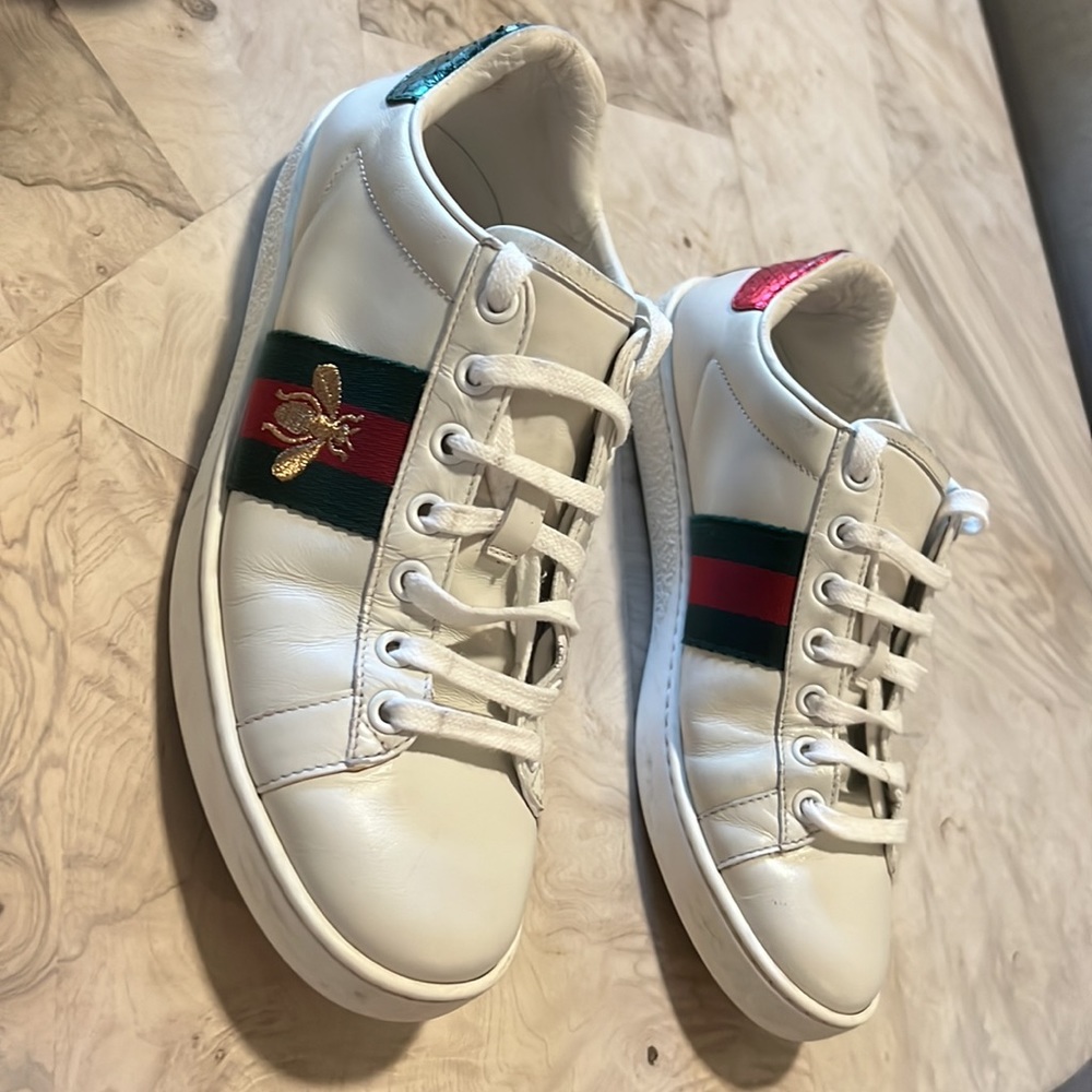 Women's Ace sneaker with bee